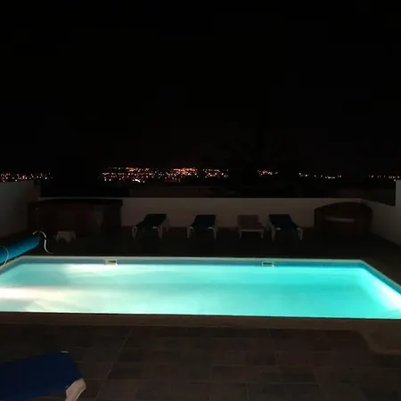 Stunning Views Private 5 Mins To Town Shops Villa *